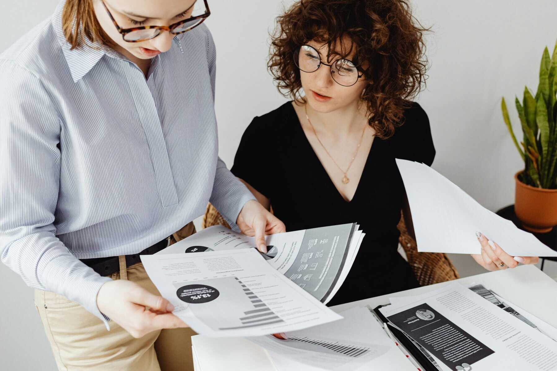 pexels-karolina-grabowska-7681085 employees conducting an accounting reporting